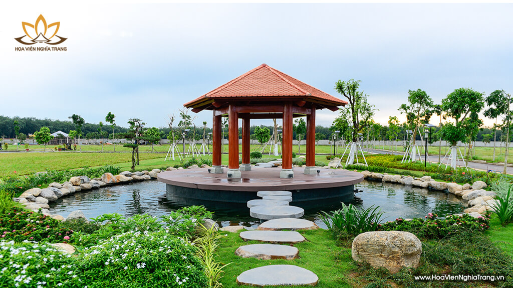 Hồ cá coi Vũ Môn tại Hoa Viên Bình An