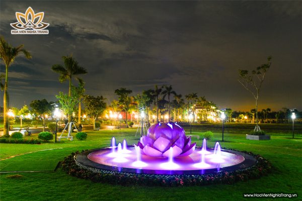 Đài Phun Nước Công Viên Nghĩa Trang Hoa Viên Bình An Vào Ban Đêm