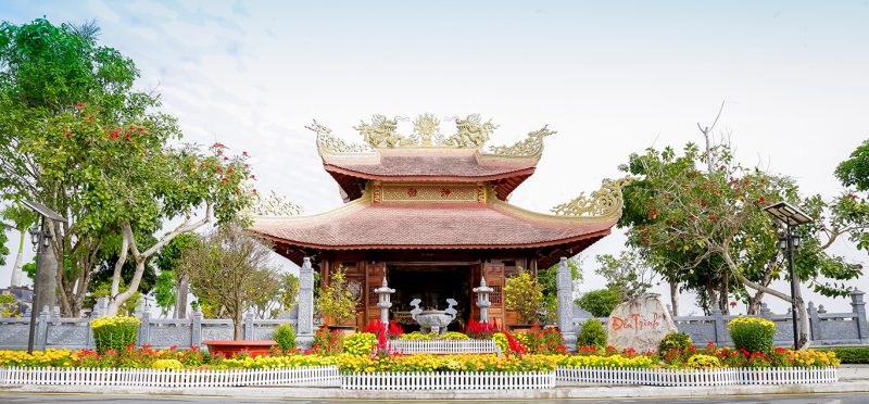 Đền trình Hoa Viên Bình An