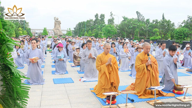 Tụng kinh tại Phúc An Viên