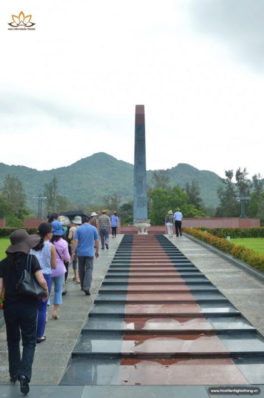 Tượng đài nghĩa trang Hàng Dương Côn Đảo