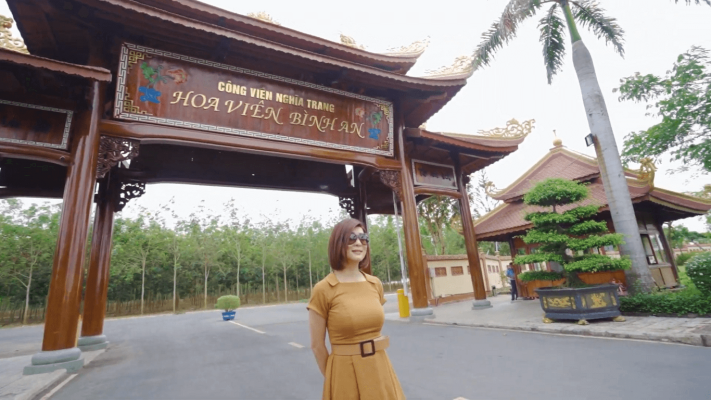 MC Nguyễn Cao Kỳ Duyên tham quan Công viên nghĩa trang Hoa Viên Bình An